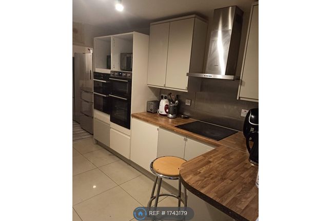 Room to rent in Gaysham Avenue, Ilford