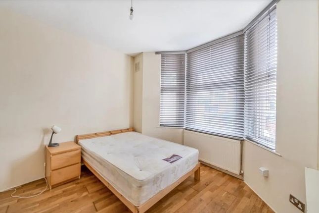 Room to rent in Furness Road, London