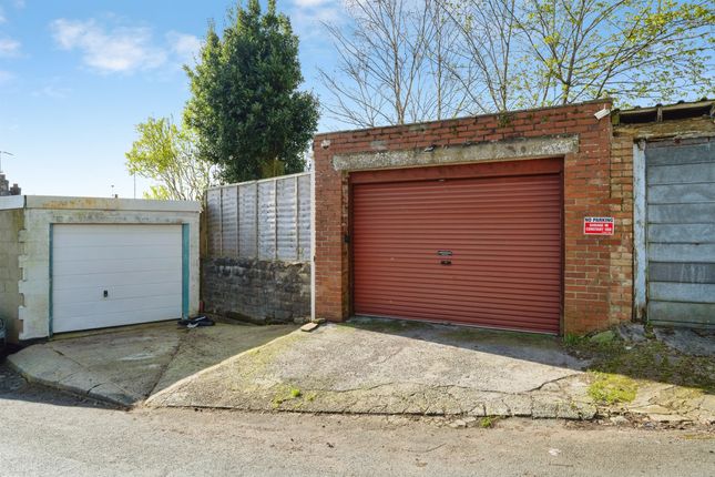 71, Panteg, LLANELLI photo 2