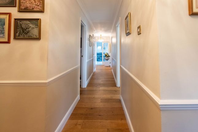 7 Abbotts Close, Rochester photo 2