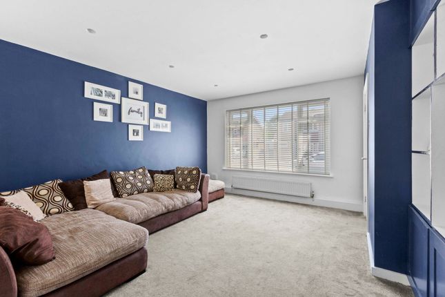 9 Almond Walk, High Wycombe photo 2