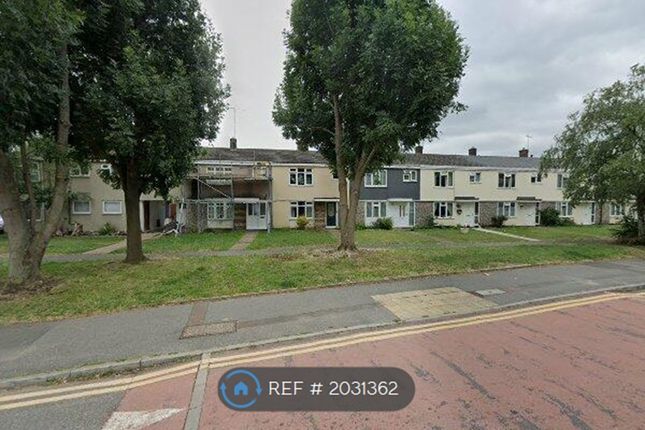 Terraced house to rent in The Gore, Basildon