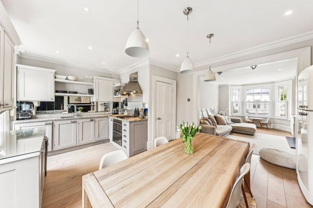 Flat for sale in Crookham Road, Hammersmith And Fulham, London