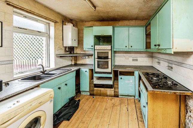 5, Royds Avenue, Huddersfield photo 2
