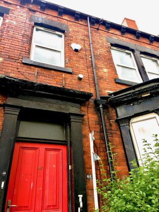 Terraced house to rent in Top Floor Flat, Hanover Square, Leeds