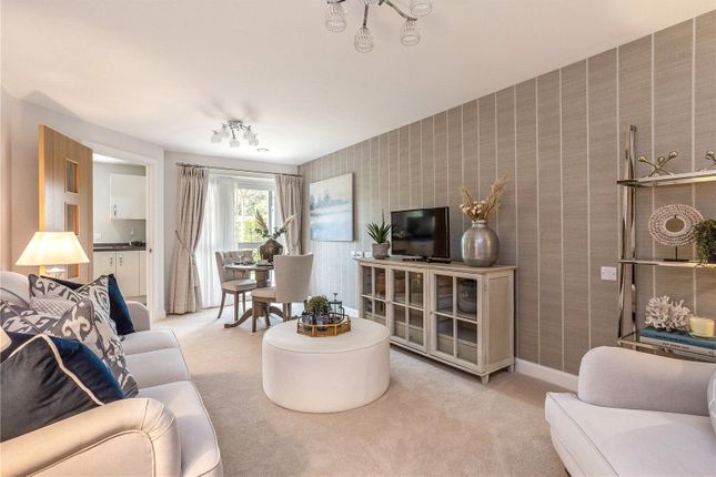 Thumbnail Flat for sale in Reading Road, Henley-On-Thames, Oxfordshire