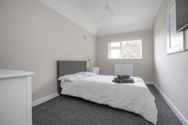 Bed 5.Jpg