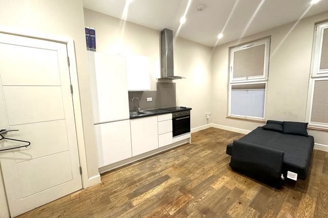 Thumbnail Studio to rent in High Street, Slough