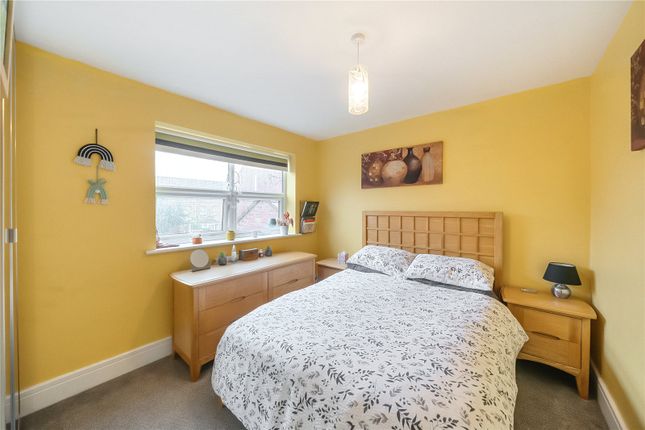 15, Springfield Crescent, Wakefield photo 4