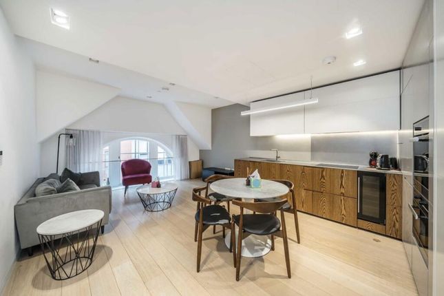 Apartment 3.4, Dominion House, 59 Bartholomew Close, London photo 3