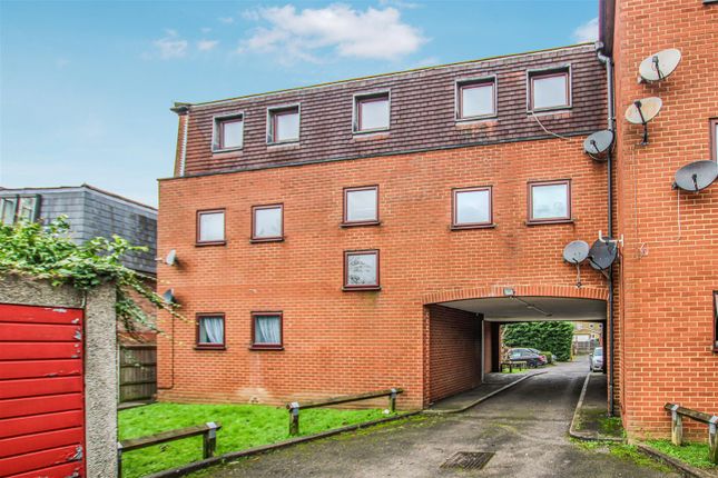 Thumbnail Flat for sale in Gresham Road, Brentwood