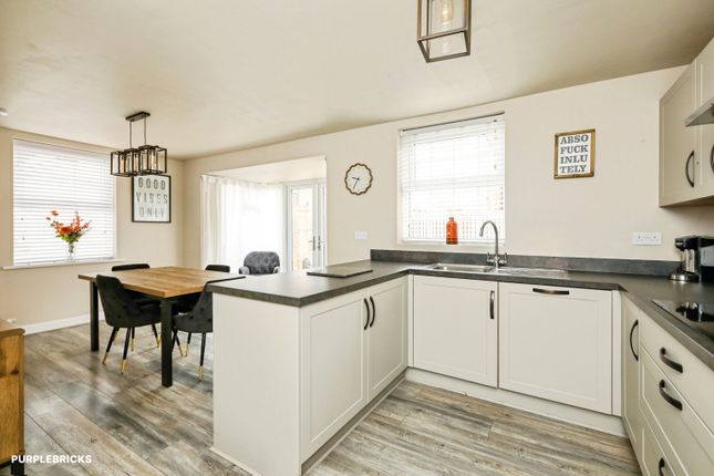 33, Woodland Crescent, Hatfield photo 4