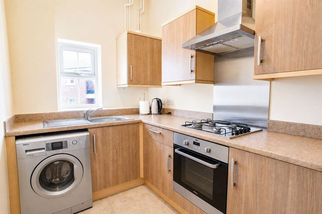 44 Cloatley Crescent, Swindon photo 3