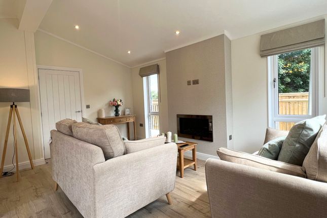 3, South Side Penton Park, Chertsey photo 2