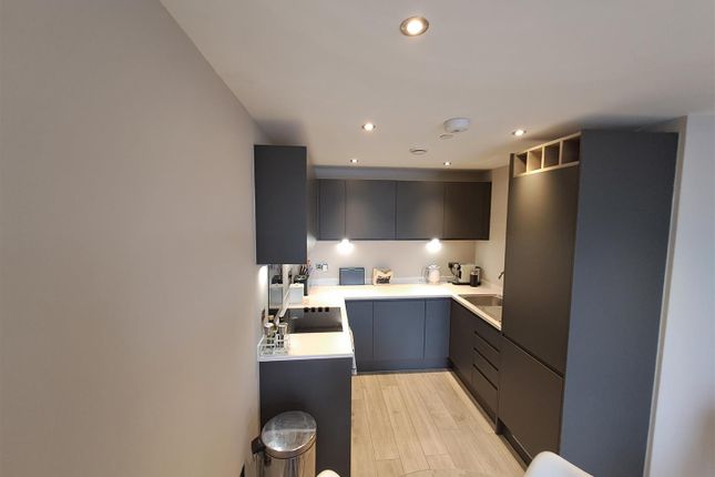 Flat to rent in Jesse Hartley Way, Liverpool