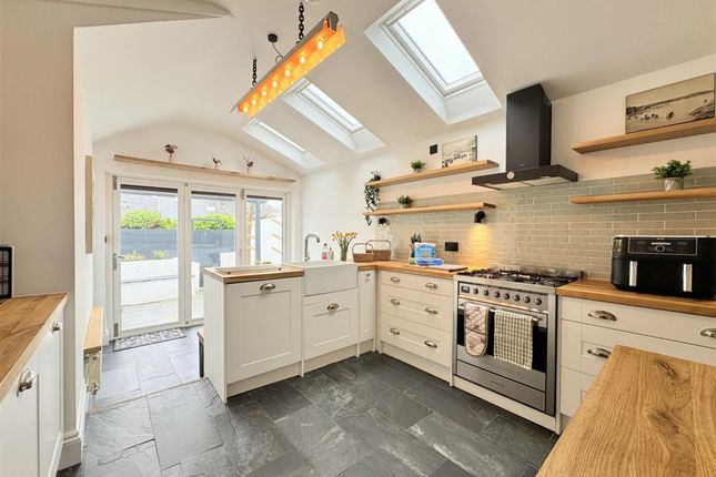 8 Broad Street, Newquay photo 2
