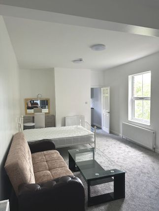 Studio to rent in Priory Terrace, Leamington Spa
