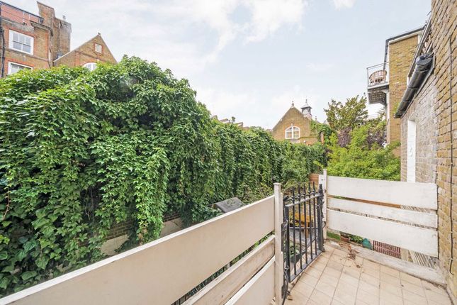 Flat 2, 8, Colville Terrace, London photo 4