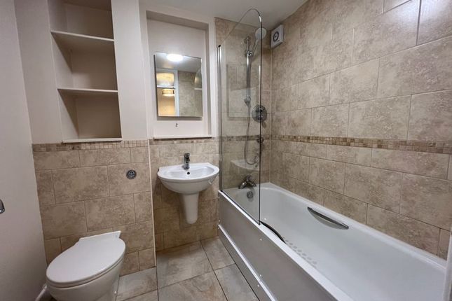 6 Oakley, Northcroft, High Wycombe photo 4