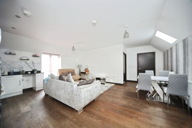 22, Frances Drive, Dunstable photo 4