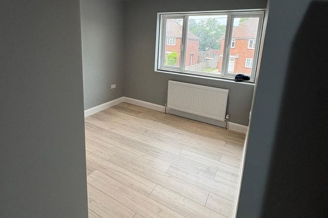 1, Bain Avenue, Camberley photo 4
