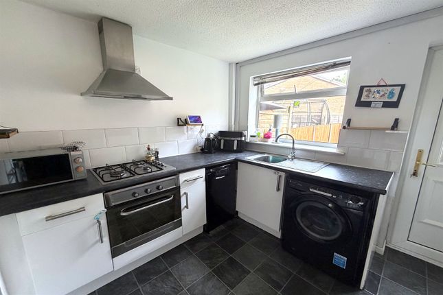 43, Armstrong Close, Birchwood, Warrington photo 4