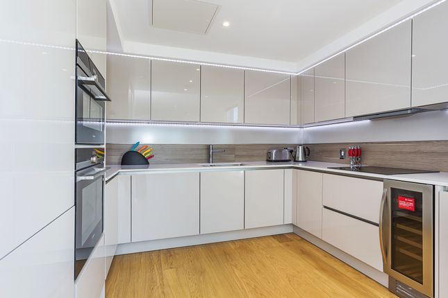 Flat for sale in 32, Holland Park Avenue, London