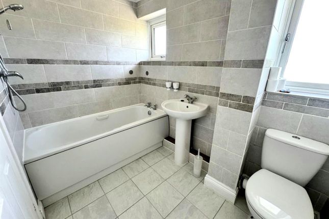 104, Beech Crescent, Southampton photo 4