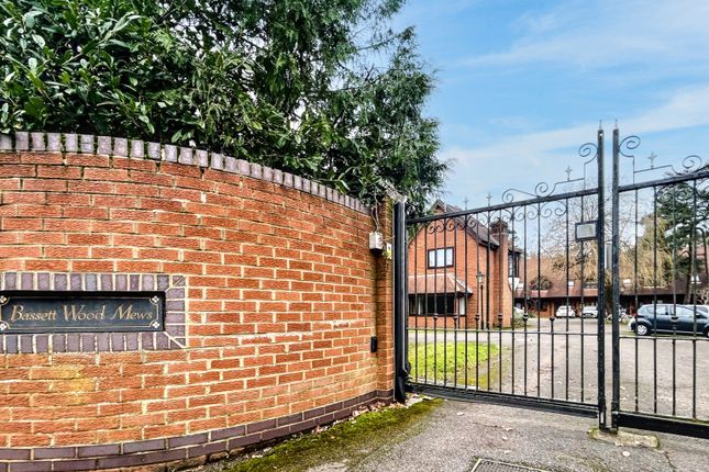 1-bed flat on Flat 1, Bassett Wood Mews, Southampton, £280,000