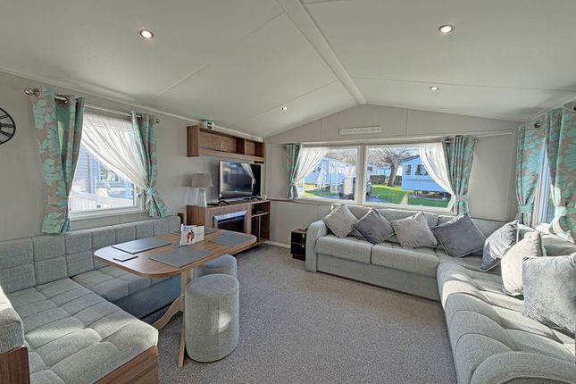 12, Glastonbury Way, Watchet photo 3