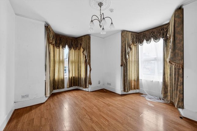 20 Walton Road, Hoddesdon photo 4