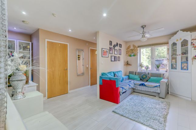 4a, The Roperies, Buckinghamshire photo 4