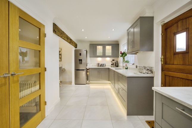 2, Allmains Close, Waltham Abbey photo 4