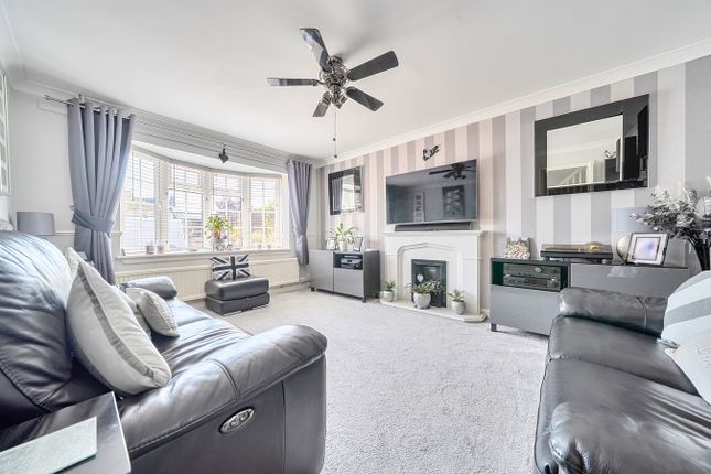 3, Queens Close, Flitwick photo 3