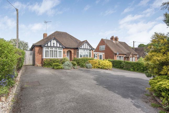 Thumbnail Bungalow for sale in Newfield Road, Sonning Common, Reading