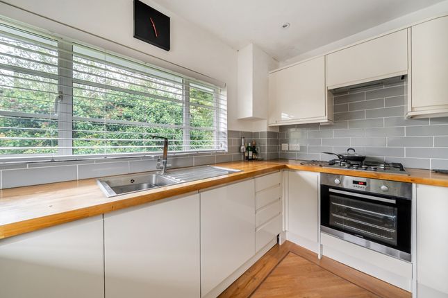 10 Broomfield Court, Broomfield Park, Ascot photo 4