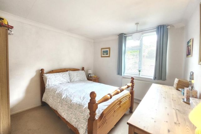 12, Parsonage Close, Westcott photo 4