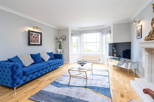 30, Eastcroft Court, Livingston photo 3