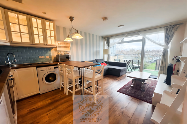 21 Airco Close, London photo 2