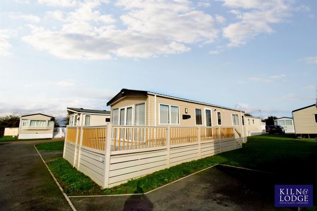 Thumbnail Mobile/park home for sale in Private Sale, Oaklands Park, Colchester Road, St. Osyth, Clacton-On-Sea