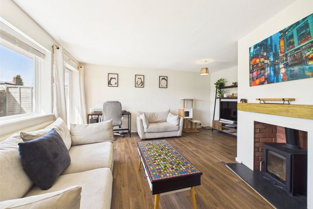2, Glynfield Rise, Stroud photo 2