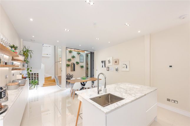 Thumbnail Mews house for sale in Cresswell Place, London