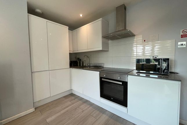 2 Bed Flat To Rent Bath Road, Hounslow Tw5