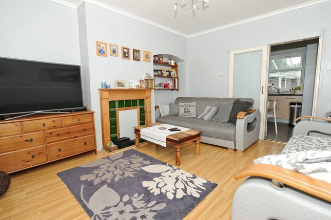 2 Eastfield Crescent, Wellingborough photo 2