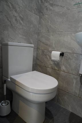 143, Unit   Empire Road, Greenford photo 4