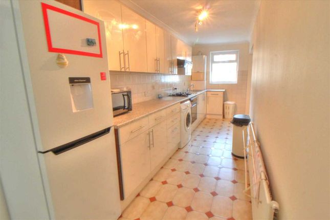 3 Bed Bungalow To Rent In Catherine Road Enfield En3 Zoopla