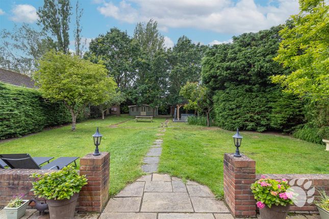163, Swan Lane, Wickford photo 2