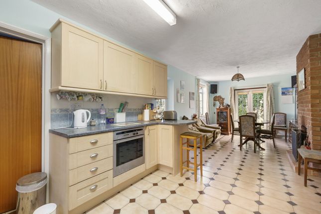 59, Bergholt Road, Colchester photo 4