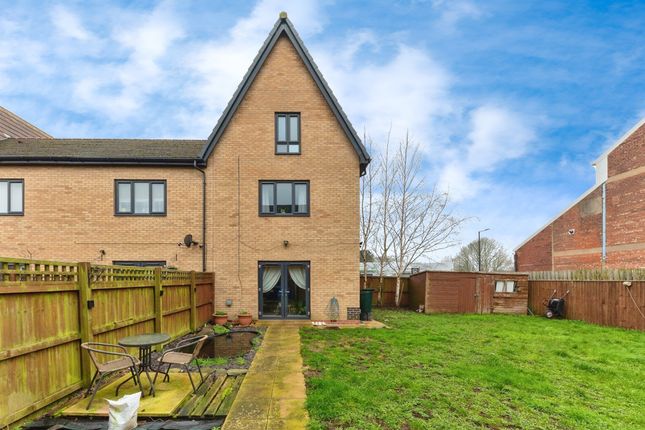 End terrace house for sale in Hawthorn Avenue, Hull