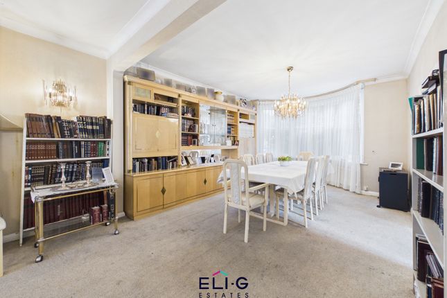 24 Templars Avenue, LONDON photo 4